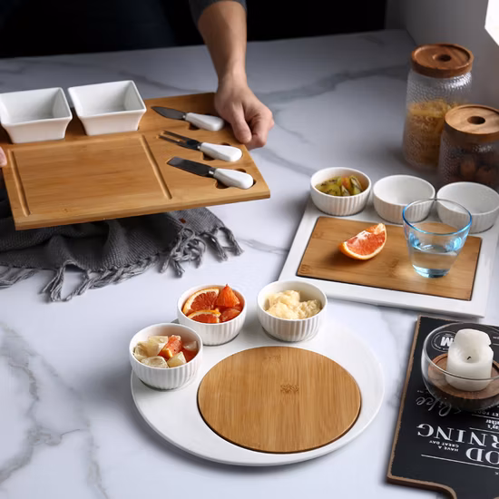 La cuisine de fruits de légumes en bois de bambou d'OEM met en œuvre un grand plateau de service en bambou